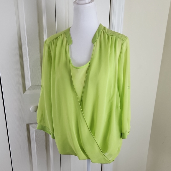 Vibrant Green Sheer Top NWT Size S - Picture 1 of 11